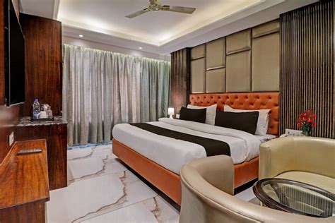 OYO 8211 Hotel Dev Palace Hotel Delhi 